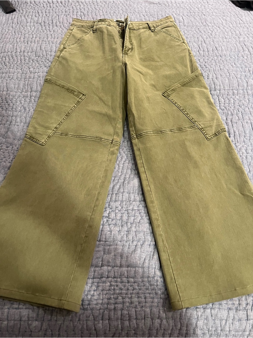 Women’s Mica Wide-Leg Cargo Pants in Olive Green size 30